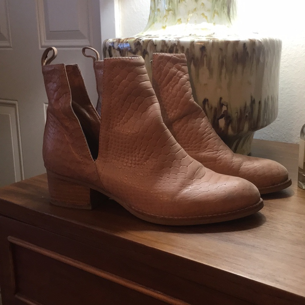 Jeffrey Campbell Oriley pink/cream leather booties